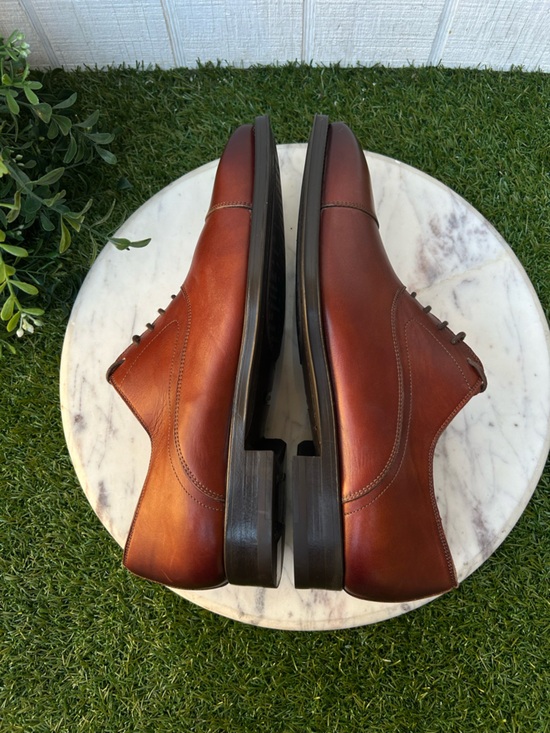 Magnanni Leather Oxford men 
$399 new 
Color: tabacco - Picture 12 of 16